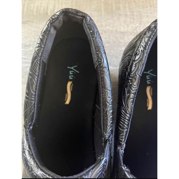 Yuu Bethanee Slip on Wide Width clogs size 9 Tooled Nurse Clogs memory foam - Picture 4 of 7